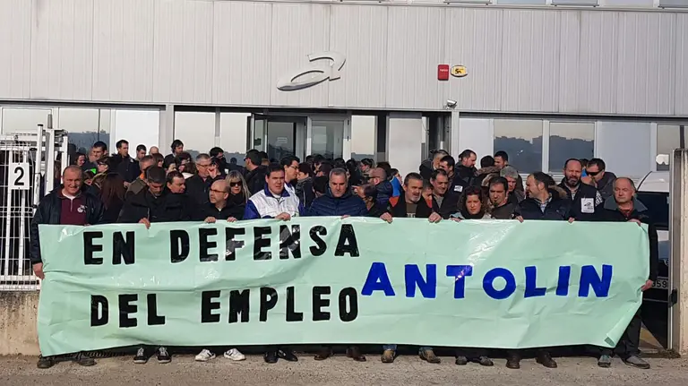 Concentraci&oacute;n de los trabajadores de las empresa Antol&iacute;n UGT