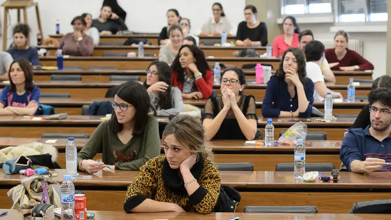 Examen del MIR y especialidades sanitarias en la Facultad de Medicina de la Universidad de Navarra. PABLO LASAOSA 01 (5)