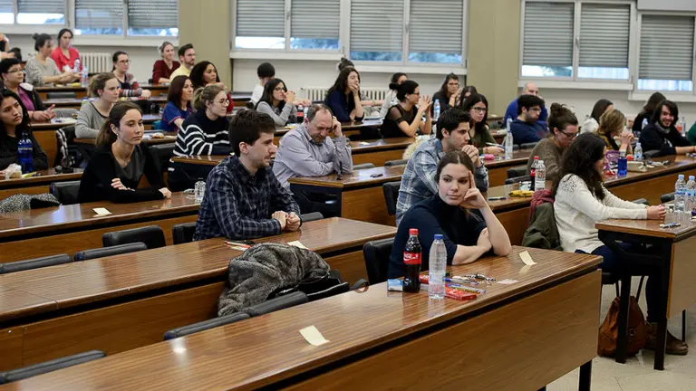Examen del MIR y especialidades sanitarias en la Facultad de Medicina de la Universidad de Navarra. PABLO LASAOSA 01 (7)