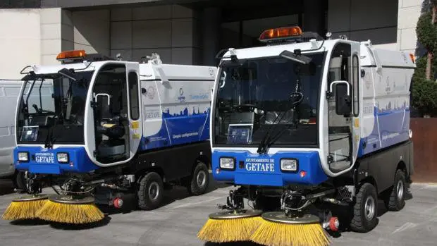 Imagen de varias máquinas barredoras como la que ha sido robada por un niño de 10 años en Getafe