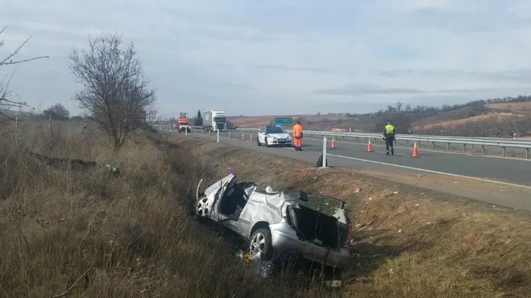 El conductor de vehículo ha resultado herido grave y ha sido trasladado al Hospital de Logroño. GUARDIA CIVIL