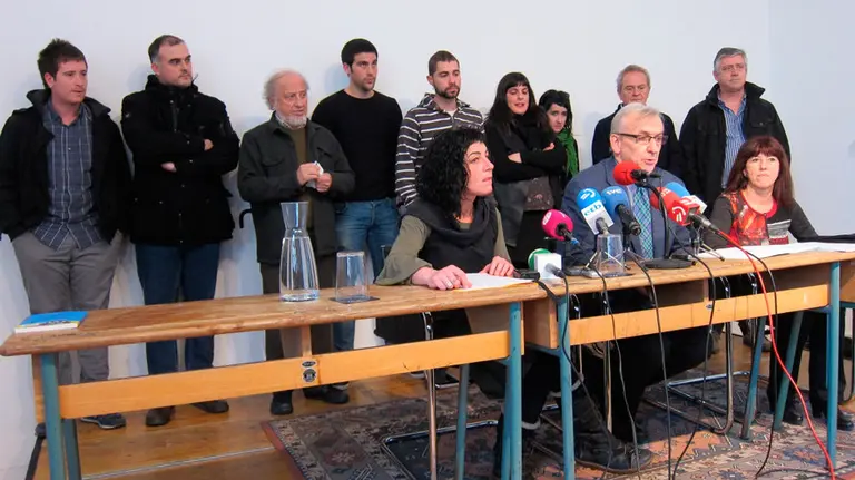 Algunos de los firmantes del manifiesto que muestran su favor con los agresores de Alsasua a dos guardias civiles y sus parejas. EUROPA PRESS