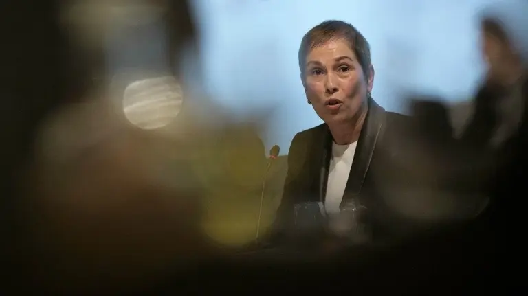 La presidenta del Gobierno de Navarra, Uxue Barkos, durante su participación hoy en Pamplona como invitada en una nueva sesión de Foro Deporte y Sociedad. EFE. VILLAR LÓPEZ