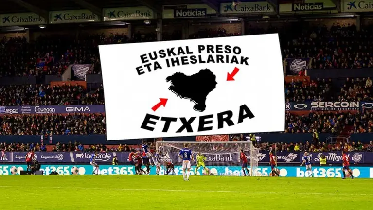 Pancarta contra la dispersión delos presos etarras y el estadio de El Sadar. ARCHIVO