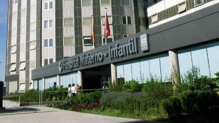 Hospital desde el que se ha lanzado el hombre con el bebé en brazos. EUROPA PRESS