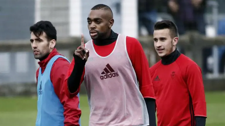 Raoul Loe junto a Fuentes y Berenguer. Efe.