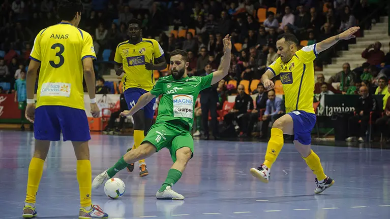 Victoria del Magna Gurpea en el Pabellón Anaitasuna. MIGUEL OSÉS_18