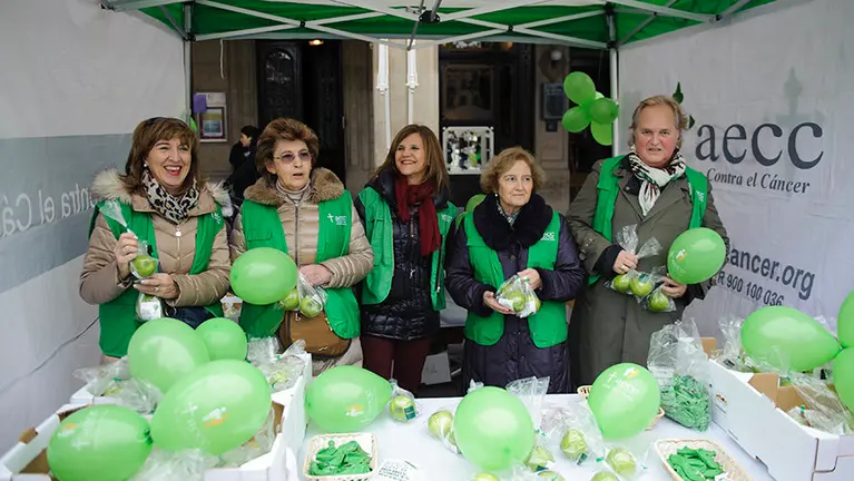 Concentración convocada por AECC con motivo del día Mundial contra el Cáncer. MIGUEL OSÉS_7