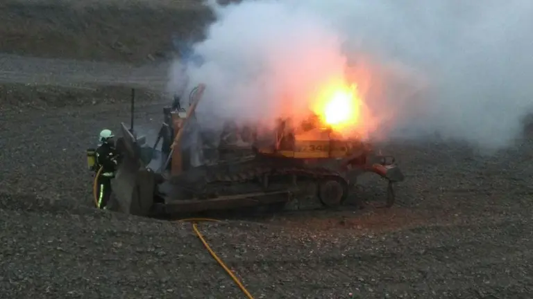 Incendio de una máquina bulldocer en Marcilla BOMBEROS DE NAVARRA