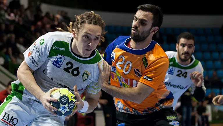 Partido de la Liga Asobal entre el Anaitasuna - Benidorm en el pabellón Anaitasuna. MIGUEL OSÉS_12