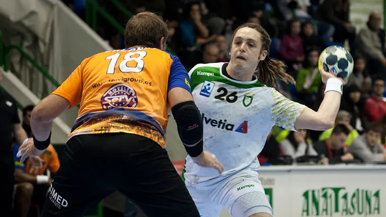 Partido de la Liga Asobal entre el Anaitasuna - Benidorm en el pabellón Anaitasuna. MIGUEL OSÉS_14
