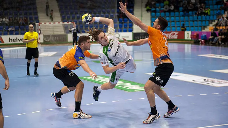 Partido de la Liga Asobal entre el Anaitasuna - Benidorm en el pabellón Anaitasuna. MIGUEL OSÉS_25