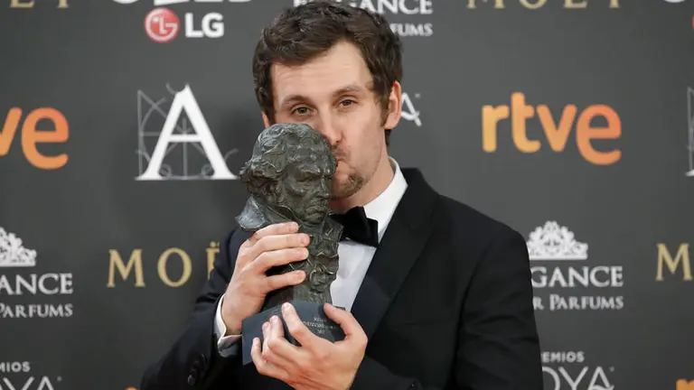 La película &#39;Tarde para la ira&#39; se alza con el Goya a mejor película y Raúl Arévalo, logra el &#39;cabezón&#39; a director novel. EFE.