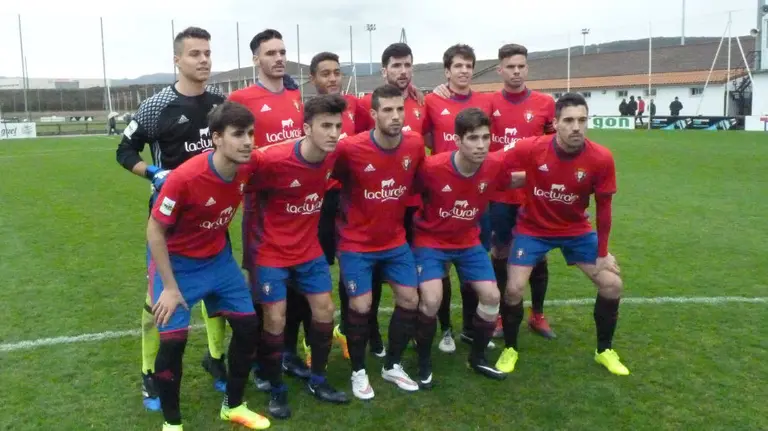 Equipo titular de Osasuna B ante el Caudal en Tajonar.