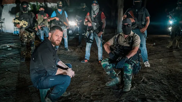 El periodista navarro David Beriain durante la grabación de uno de sus episodios.