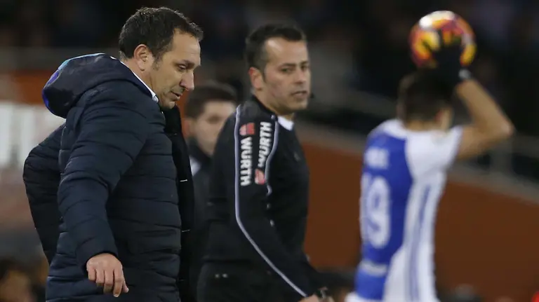 El entrenador de la Real Sociedad, Eusebio Sacristán durante el encuentro de la jornada 21 de Liga en Primera División que se ha jugado esta tarde en el estadio de Anoeta, en San Sebastián. EFE/Javier Etxezarreta.