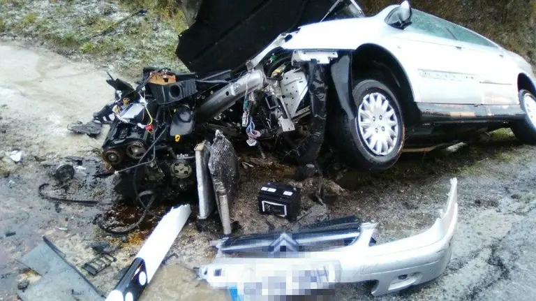 Coche accidentado entre Aizkorbe e Irurtzun. BOMBEROS