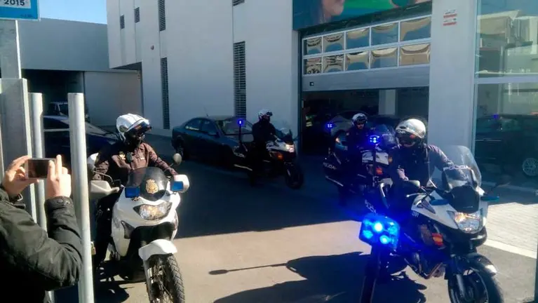 Despliegue policial para el traslado del detenido por la muerte de la viuda del presidente de la CAM. EP