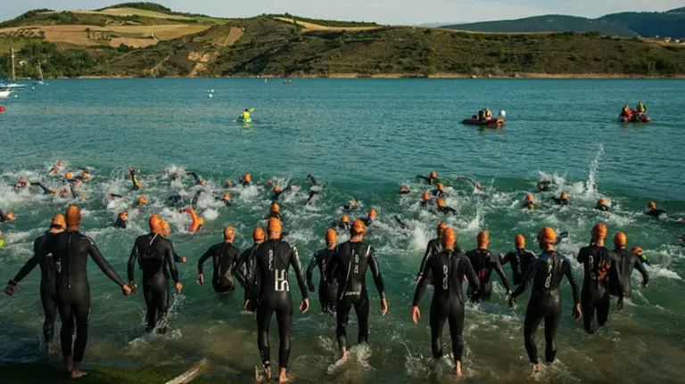 Salida del triatlón Aritzaleku. Cedida.