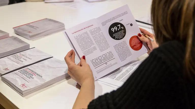 Acción Contra la Trata presenta los libros 'La trata de mujeres y niñas con fines de explotación sexual en Navarra' y 'Guía para profesionales de medios de comunicación' (08). IÑIGO ALZUGARAY