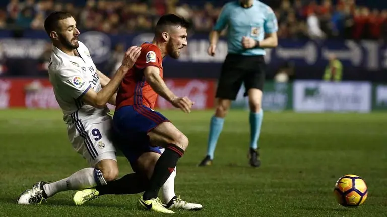 Primera parte del encuentro entre Osasuna y Real Madrid en el Sadar. EFE (1)