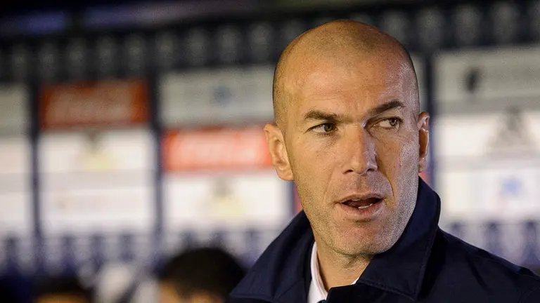 Zidane en el partido Osasuna - Real Madrid en El Sadar. PABLO LASAOSA.