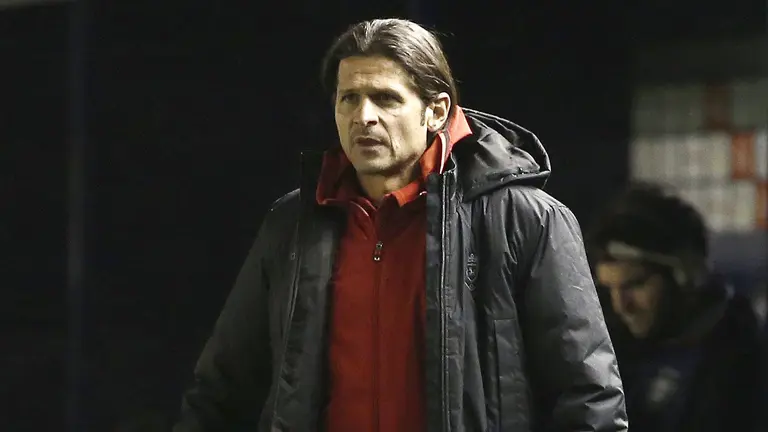 El entrenador de Osasuna, Petar Vasiljevic, durante el partido de Liga en Primera División ante el Real Madrid disputado esta noche en el estadio de El Sadar, en Pamplona. EFE/Jesús Diges
