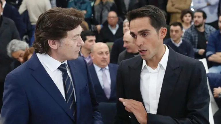 Alberto Contador junto al presidente del CSD. Efe.