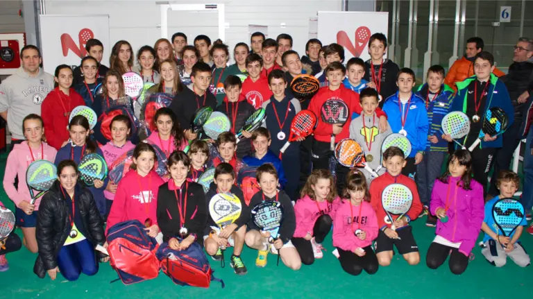 Participantes en los Juegos Deportivos de Pádel.