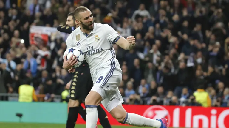 Benzema logró el gol del empate en la primera parte. Lfp.