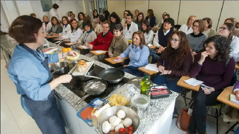 Alicia Bustos imparte el taller 'Comer de tupper'.