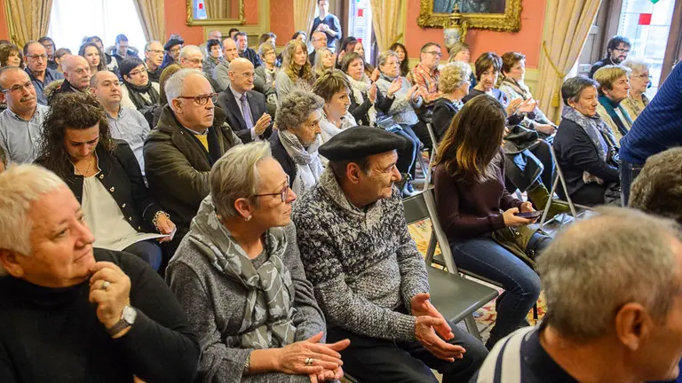 Acto de homenaje al personal municipal jubilado o fallecido en 2016. PABLO LASAOSA 06