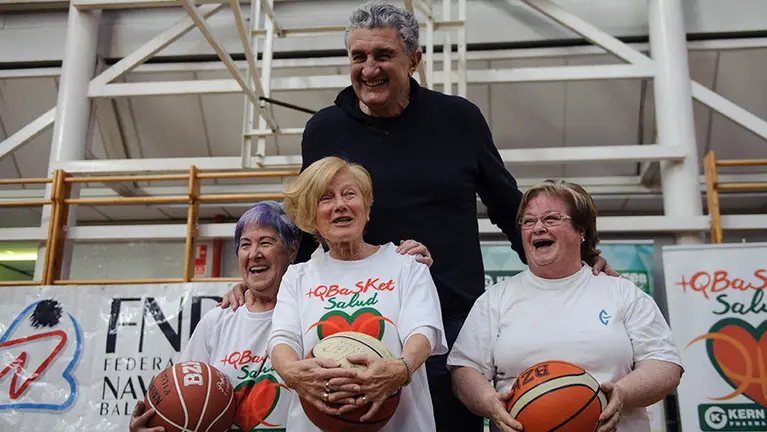 El embajador de la Federación Española de Baloncesto Fernando Romay visita el programa +QBASKET SALUD,. MIGUEL OSÉS_7