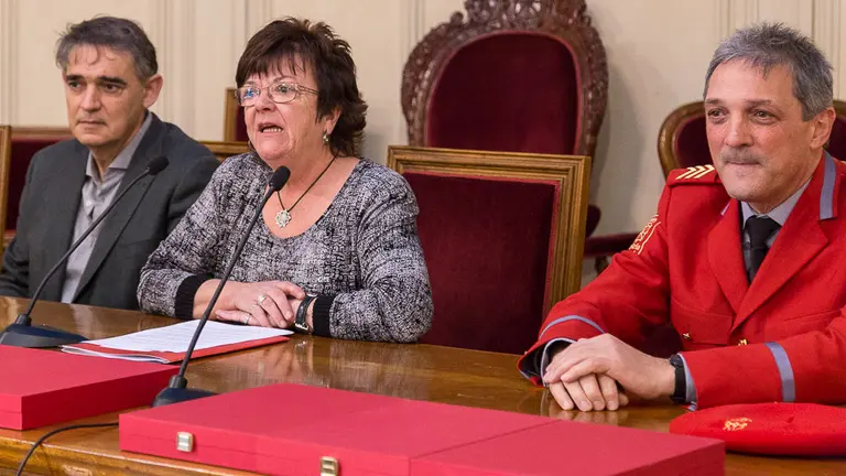 La consejera María José Beaumont preside el homenaje a los policías forales jubilados en 2016 (01). IÑIGO ALZUGARAY