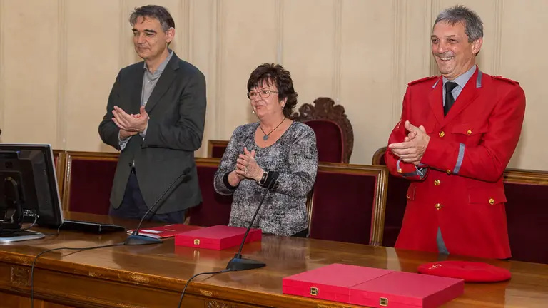 La consejera María José Beaumont preside el homenaje a los policías forales jubilados en 2016 (07). IÑIGO ALZUGARAY