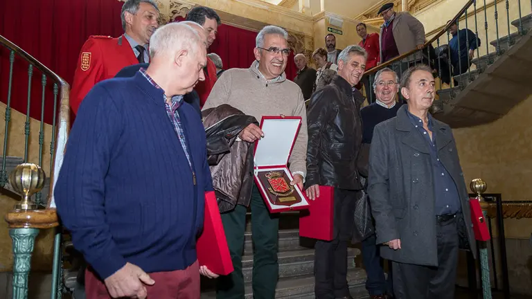 La consejera María José Beaumont preside el homenaje a los policías forales jubilados en 2016 (09). IÑIGO ALZUGARAY