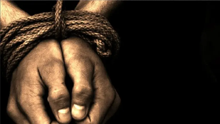 Un hombre maniatado. ARCHIVO