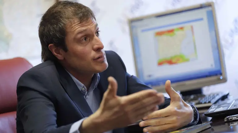 GRA452. PAMPLONA, 21/02/2017.- El pamplon&eacute;s Pedro Oria Iriarte, que fue nombrado delegado de AEMET en Navarra el pasado 15 de febrero, durante la entrevista concedida a Efe en la que ha asegurado que un meteor&oacute;logo no puede "aburrirse" en la Comunidad foral, por su clima cambiante y las grandes diferencias existentes entre territorios del norte y del sur. EFE/Villar L&oacute;pez