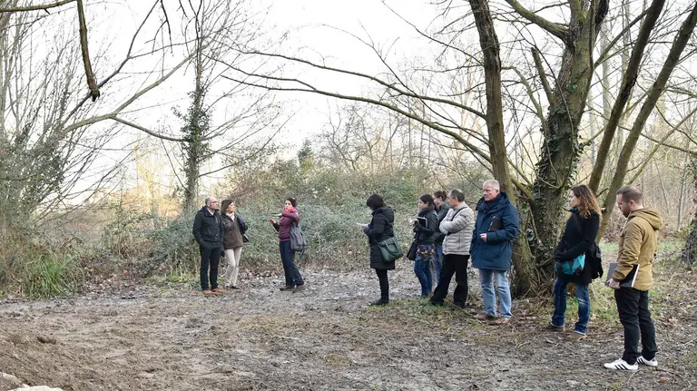 Visita de la Comisión de Urbanismo al humedal de Beloso.