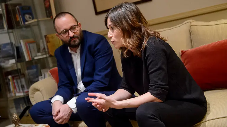 La actriz Marta Etura junto al director de la cinta, el pamplonés Fernando González. PABLO LASAOSA