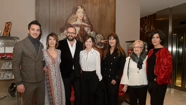 El equipo de El Guardián Invisible presenta en Pamplona la película junto a Marta Etura, Dolores Redondo y el directo. PABBLO LASAOSA (23)