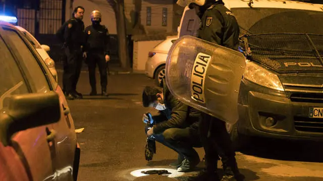 La Policía investiga la muerte de un joven de 28 años tras ser disparado desde una furgoneta en Granada EFE