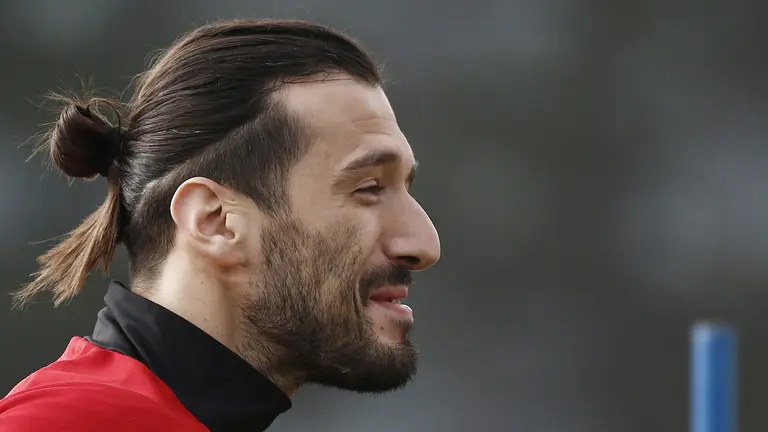 GRA328. PAMPLONA (NAVARRA) 23/02/2017.- El defensa de Osasuna Vujadinovic durante el entrenamiento realizado hoy en Tajonar para preparar el partido de liga ante el Espanyol que disputarán el domingo en Barcelona. EFE/Jesús Diges