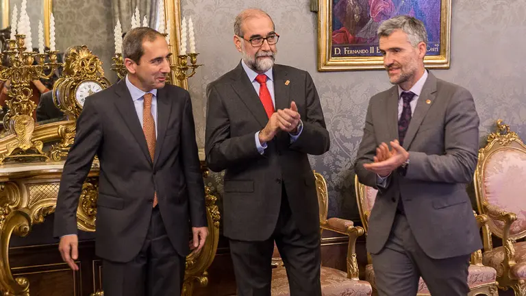 Firma del acuerdo definitivo para la integración de la UPNA en el Instituto de Investigación Sanitaria de Navarra (18). IÑIGO ALZUGARAY