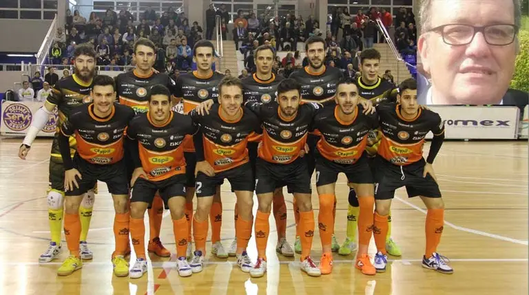 Plantilla del Aspil Vidal con la imagen del nuevo presidente.