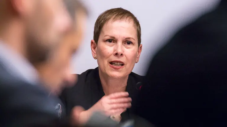 La presidenta de Navarra, Uxue Barkos, explica en comisión parlamentaria el acto de homenaje a las víctimas de motivación política organizado por el Gobierno (16). IÑIGO ALZUGARAY