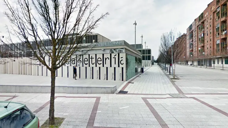 Vista del conservatorio de música de Mendebaldea en Pamplona