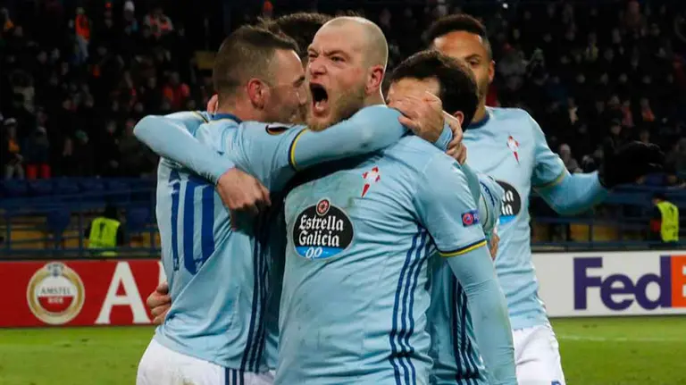 Los jugadores del Celta celebran su pase a octavos de final. Foto web RC Celta.