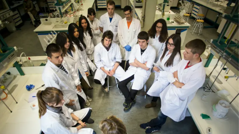 Estudiantes del grado de Innovación de Procesos y Productos Alimentarios, durante una clase en la UPNA.