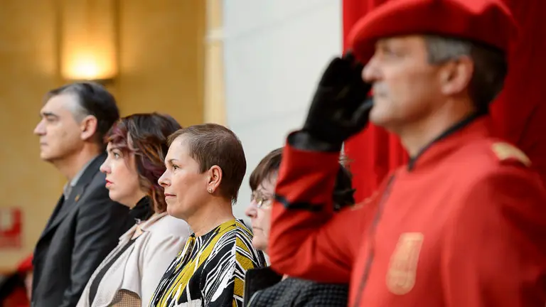 La presidenta de Navarra, Uxue Barkos, preside la fiesta de la Policía Foral con diferentes condecoraciones. PABLO LASAOSA 09